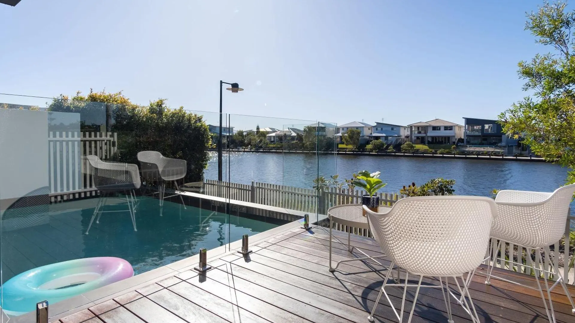 Luxury Lakeside Living At Birtinya Kawana Waters 0*,